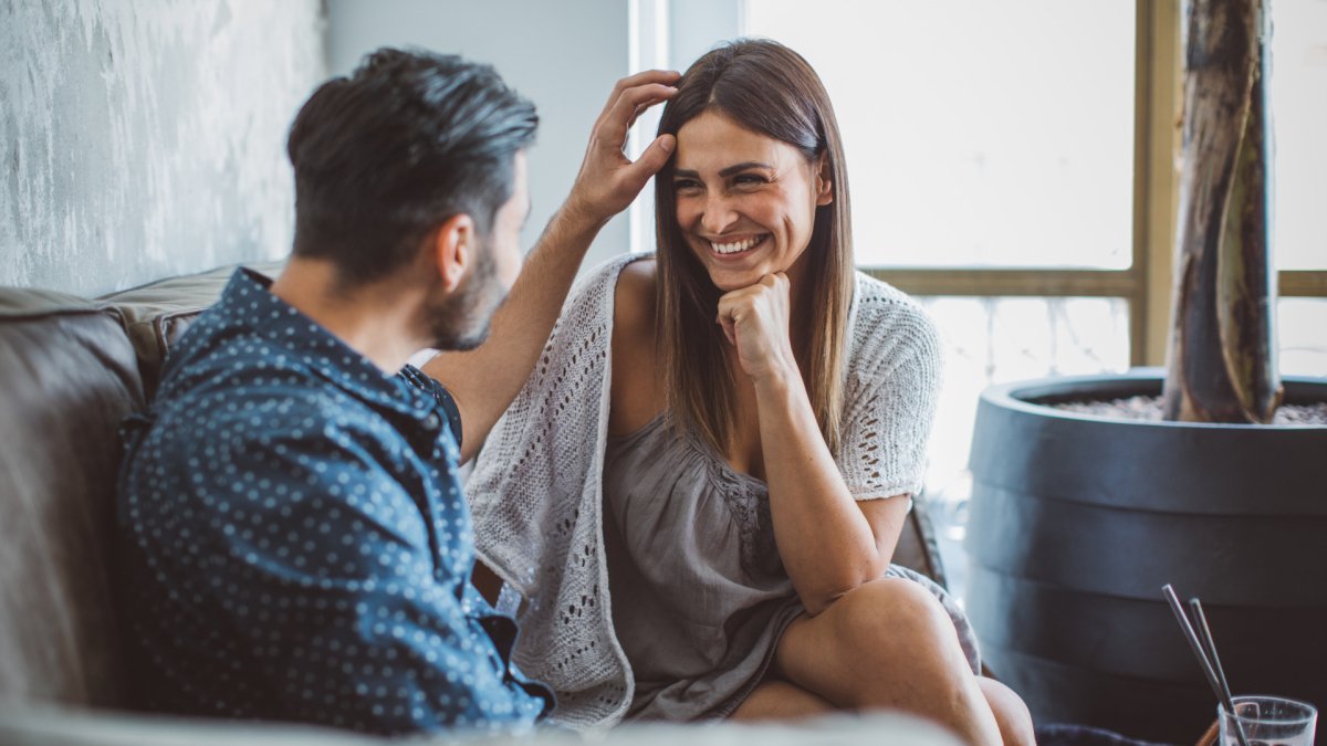 couple sitting a couch with a big smile no stress or nerves