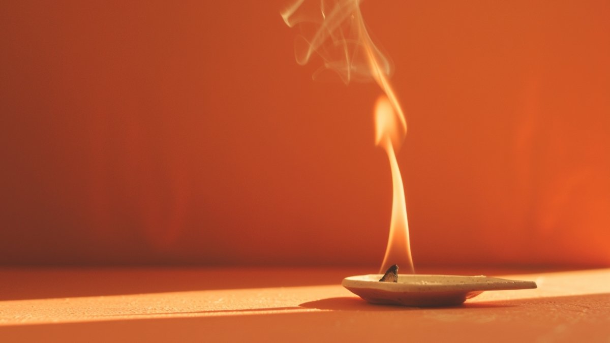 Burning lamp for meditation